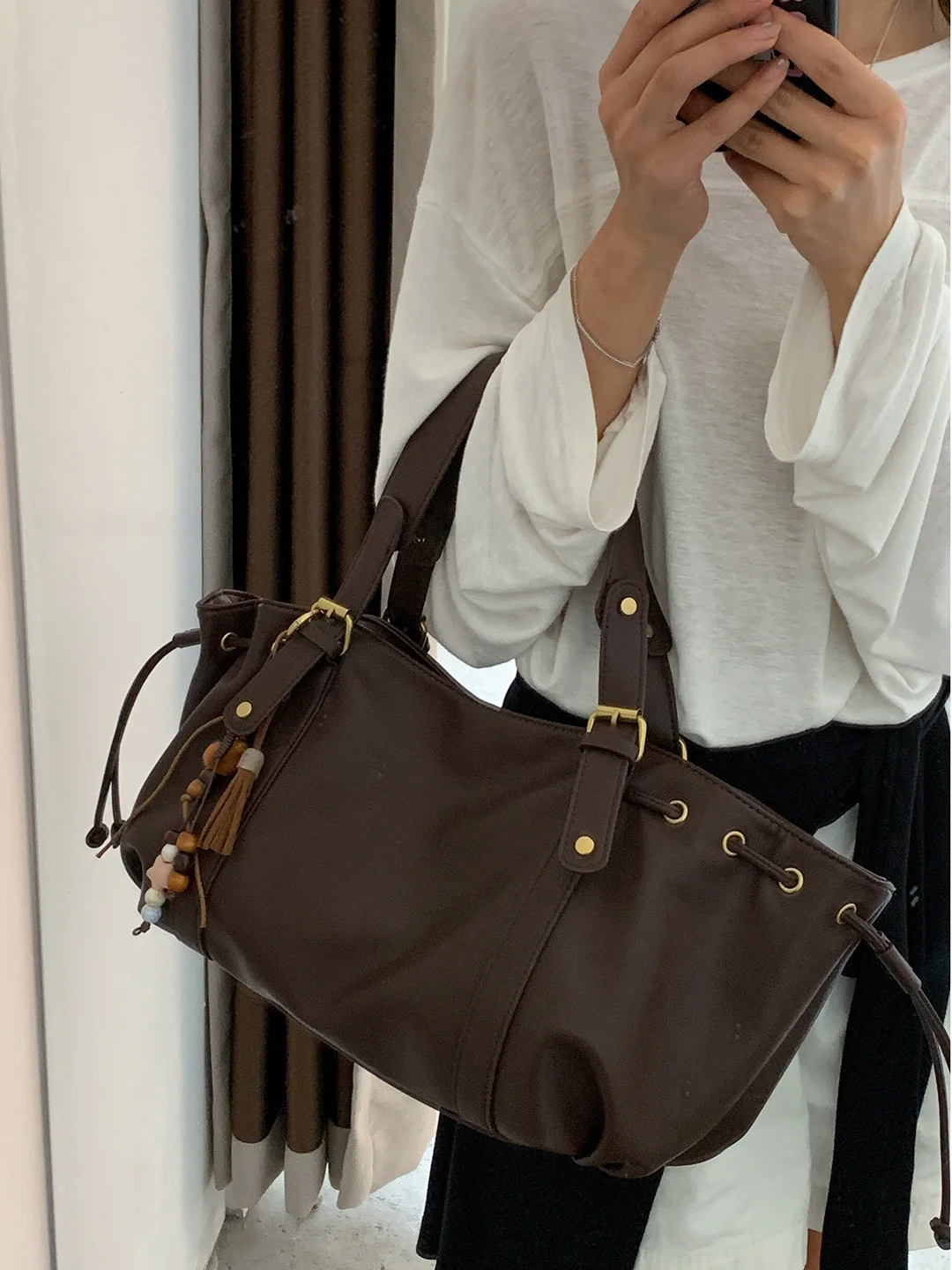 Retro Suede Polka Dot Women's Tote Bag Large Capacity Basket Bag Fashionable Trendy 2026 New Style High-End Sensation Bag