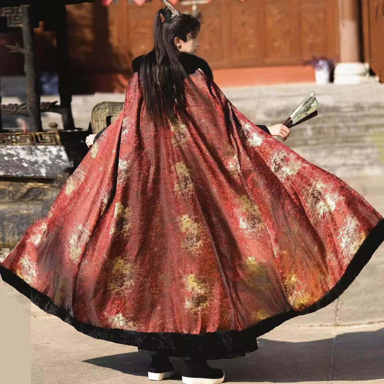 عباءة هانفو المنسوجة باللون الذهبي الأصلي للرجال والنساء للشتاء سميكة وياقة قطيفة رداء طويل على طراز القصر ركوب ملكي كيب خارجي دافئ للرجال #2