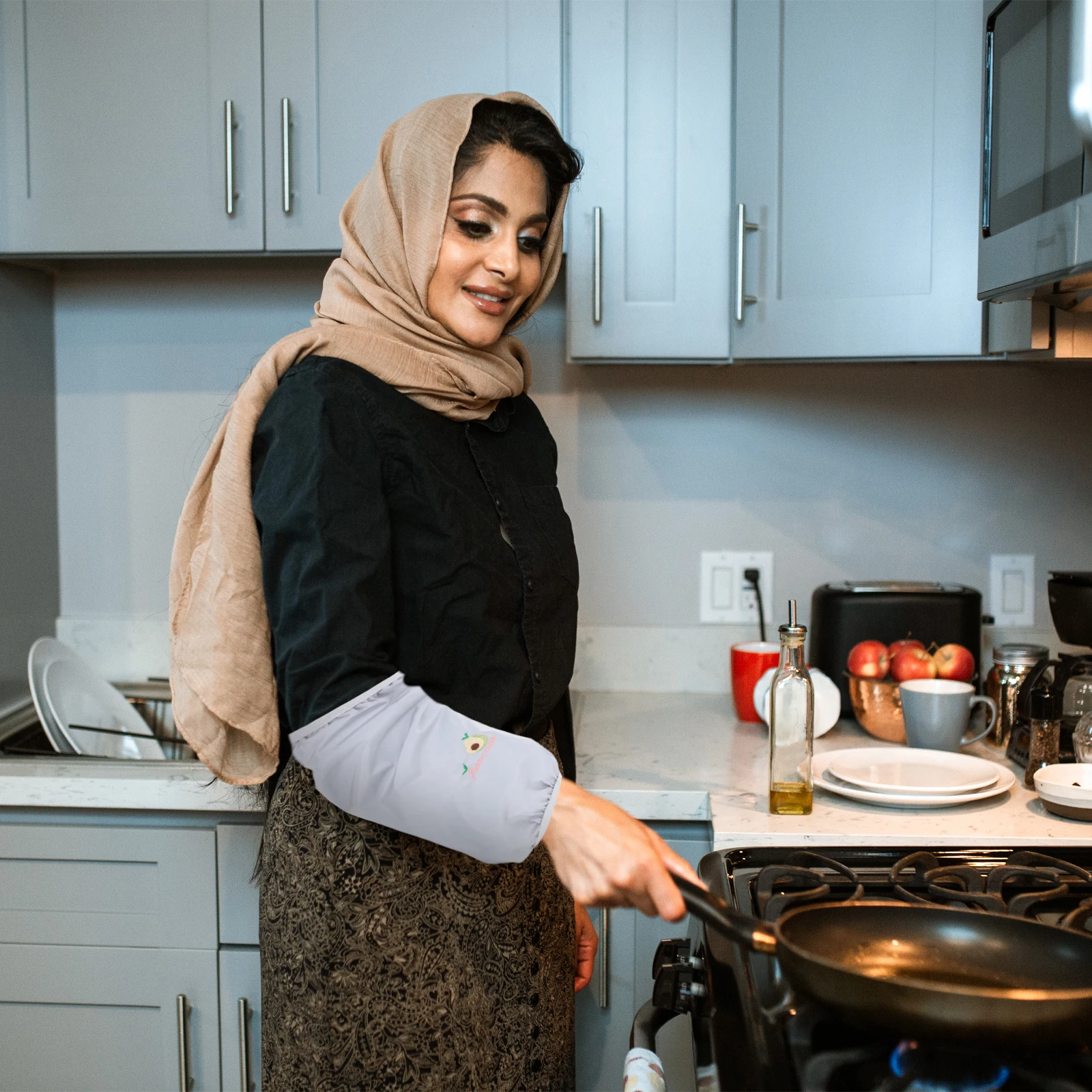 

2Pairs Practical Waterproof Kitchen Sleeves Durable Oil-Proof Sleeves Protect Clothes Cooking Soft Breathable Flexible Material