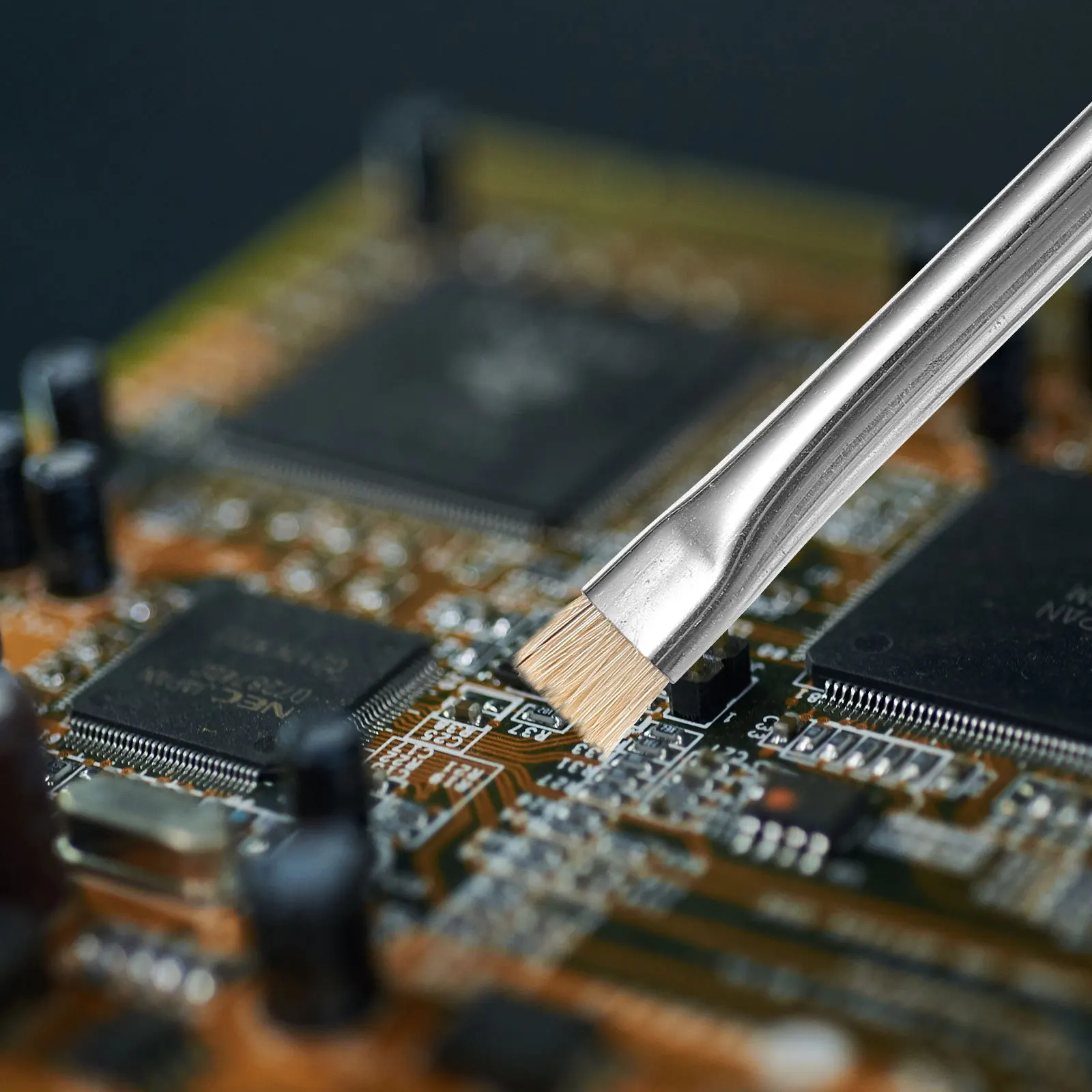 

Phone Motherboard Cleaning Tool Double Head Anti-Static Brush Portable Dust Removal for Sensitive Components Anti Static Brush