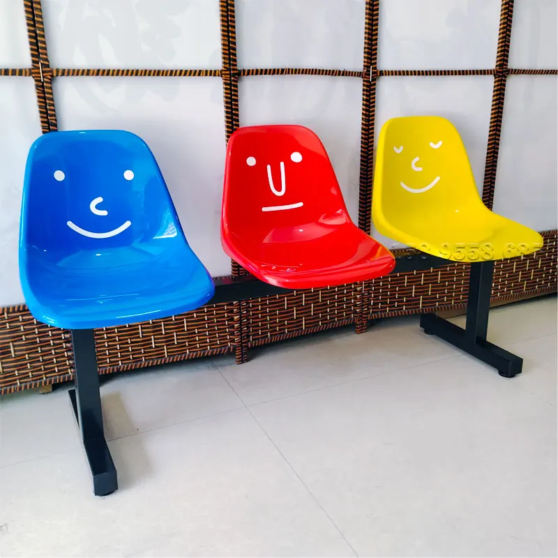 Three-person shopping mall store rest waiting for row seats Internet celebrity clock in photography chair
