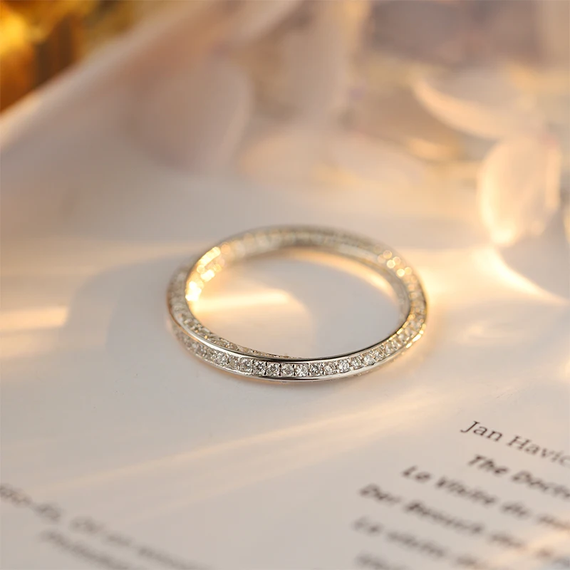 Creative and Personalized Genuine S925 Silver Full Diamond Zircon Möbius Strip Simple Couple Ring