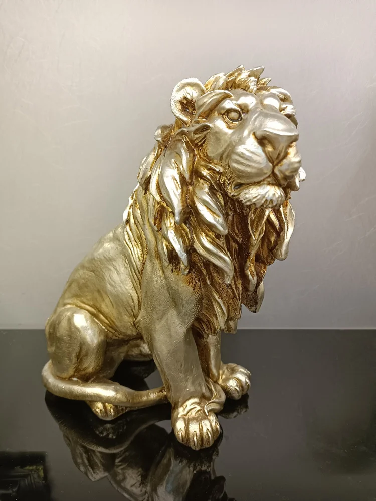 

New European lion ornaments creative lucky resin home decorations