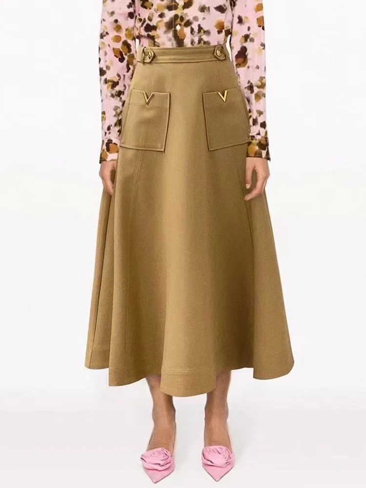 Designer V-shaped metal pocket button high-waist skirt 2025 spring women's new fashion all-in-one loose swing pommel skirt