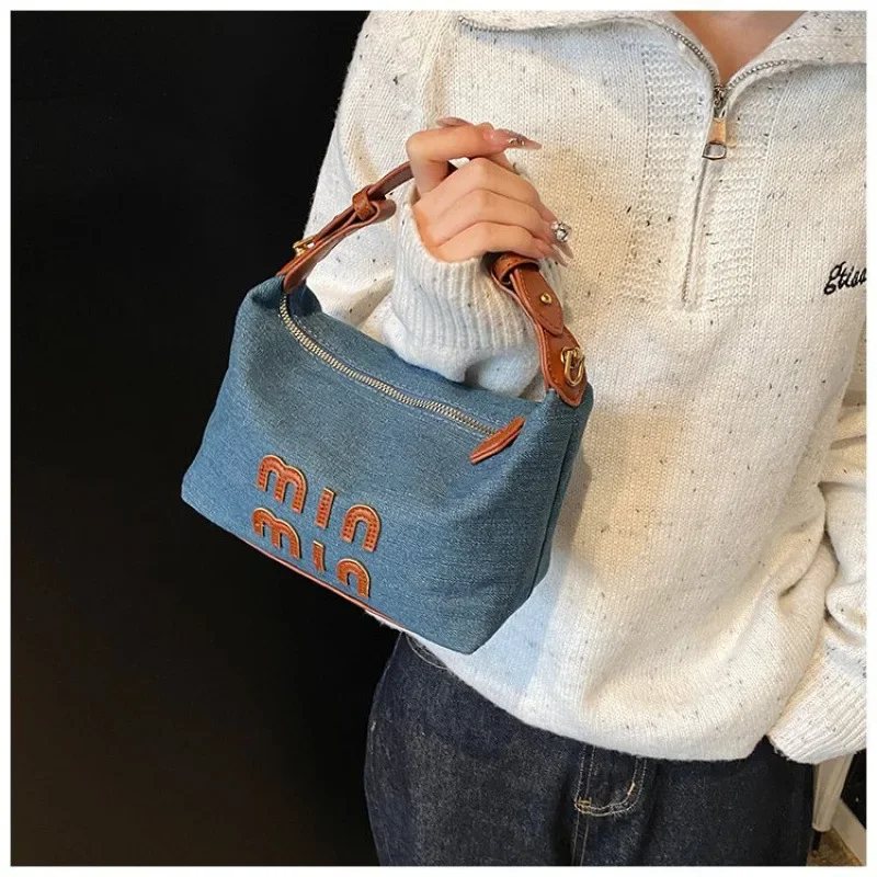 

Women's Trending Retro Chain Bucket Bag - Niche Vintage Design, Versatile Shoulder/Crossbody/Tote Handbag with Premium Appeal