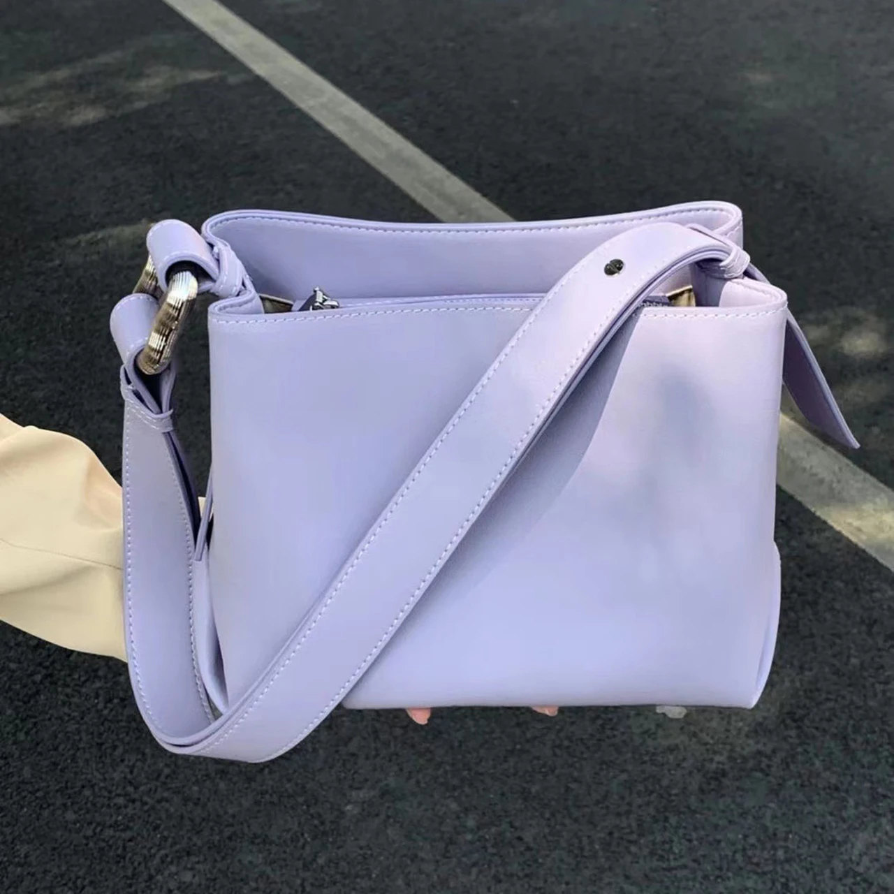 Large Capacity Women\'s White Bucket Handbags 2024 Spring New Soft Leather One Shoulder Crossbody Bag Casual Versatile Tote Bag