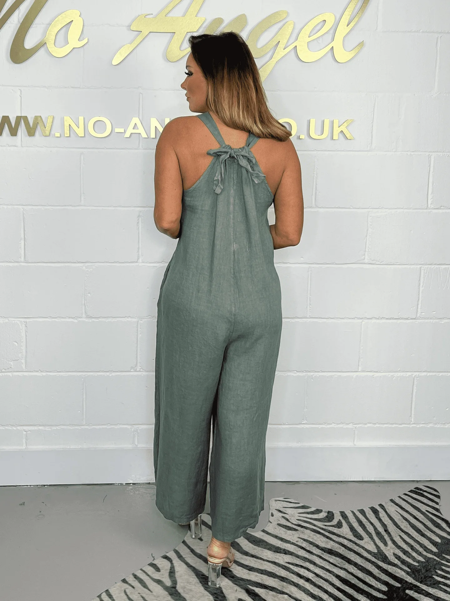 Jumpsuit Wanita Musim Panas 2024 Jumpsuit wanita warna Solid tanpa lengan katun Linen kerah V celana kaki lebar ikat belakang mode wanita Jumpsuit