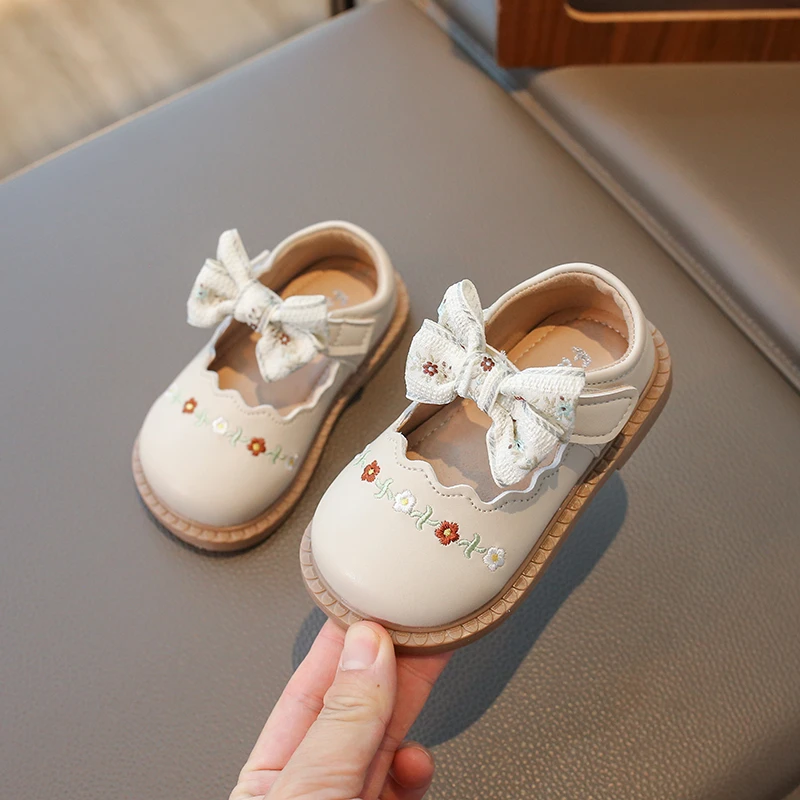 Sweet Style Baby Girls Leather Shoes Children Kids Love Bow Princess Shoes Soft Sole Anti Slip Lightweight Infant Toddler Shoes