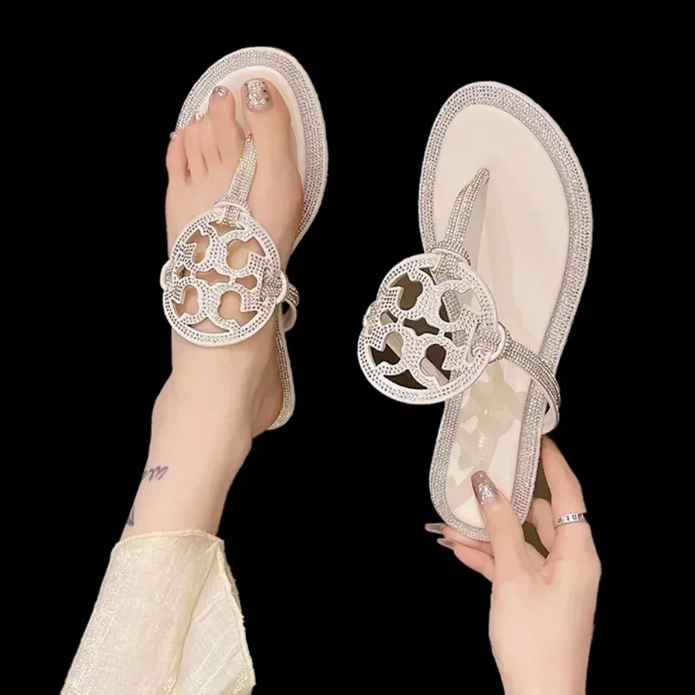 TB المرأة الصنادل المسطحة 2025 صيف جديد الفتيات الوجه يتخبط مع أحجار الراين الراحة الجلود الشرائح للنساء فستان نعال شاطئ