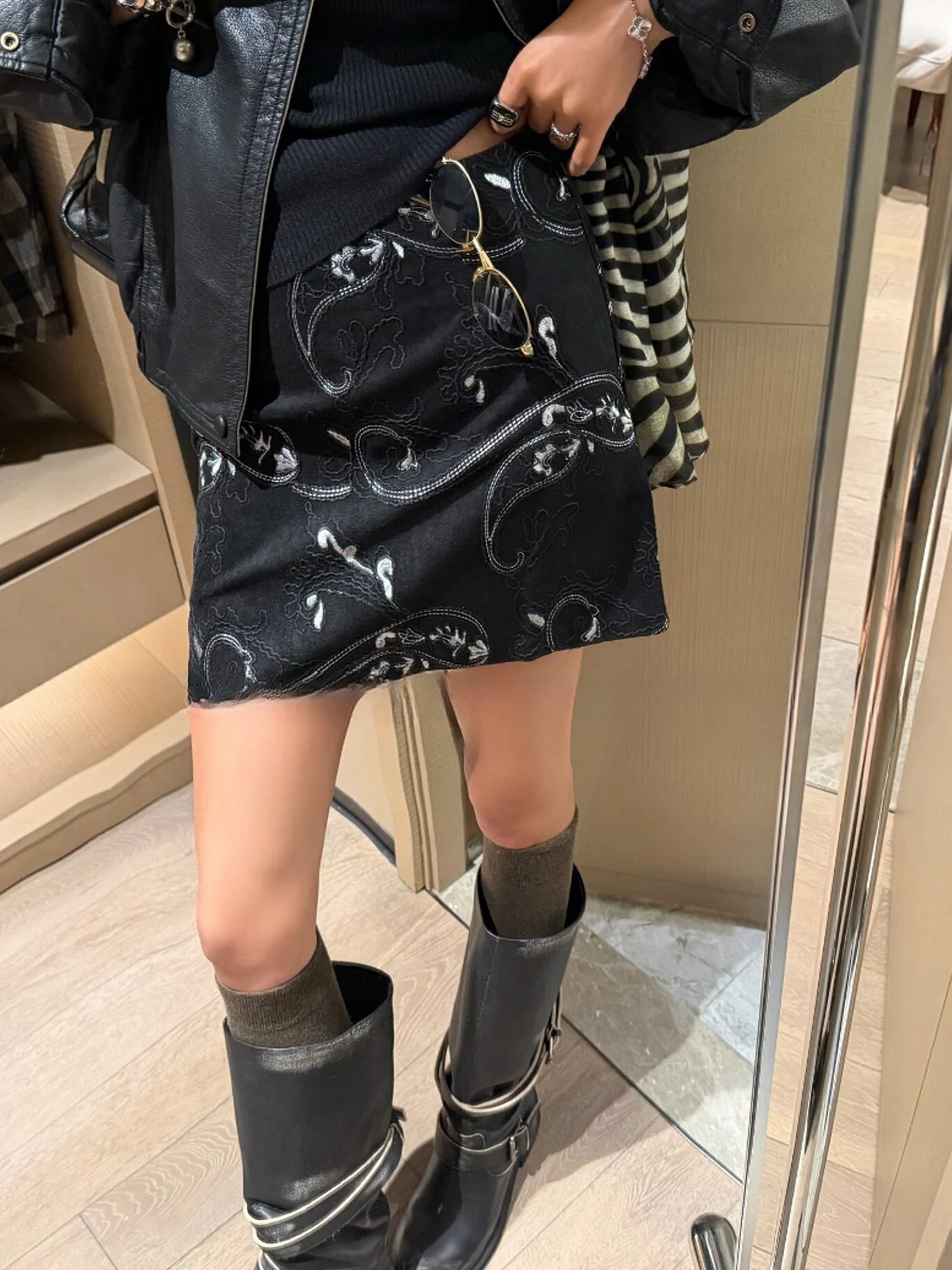 Retro Embroidered Deer Skin Velvet A-Line  Skirt Women's High Waist Slimming Short Skirt Anti-Light Walking Girl Spring A...