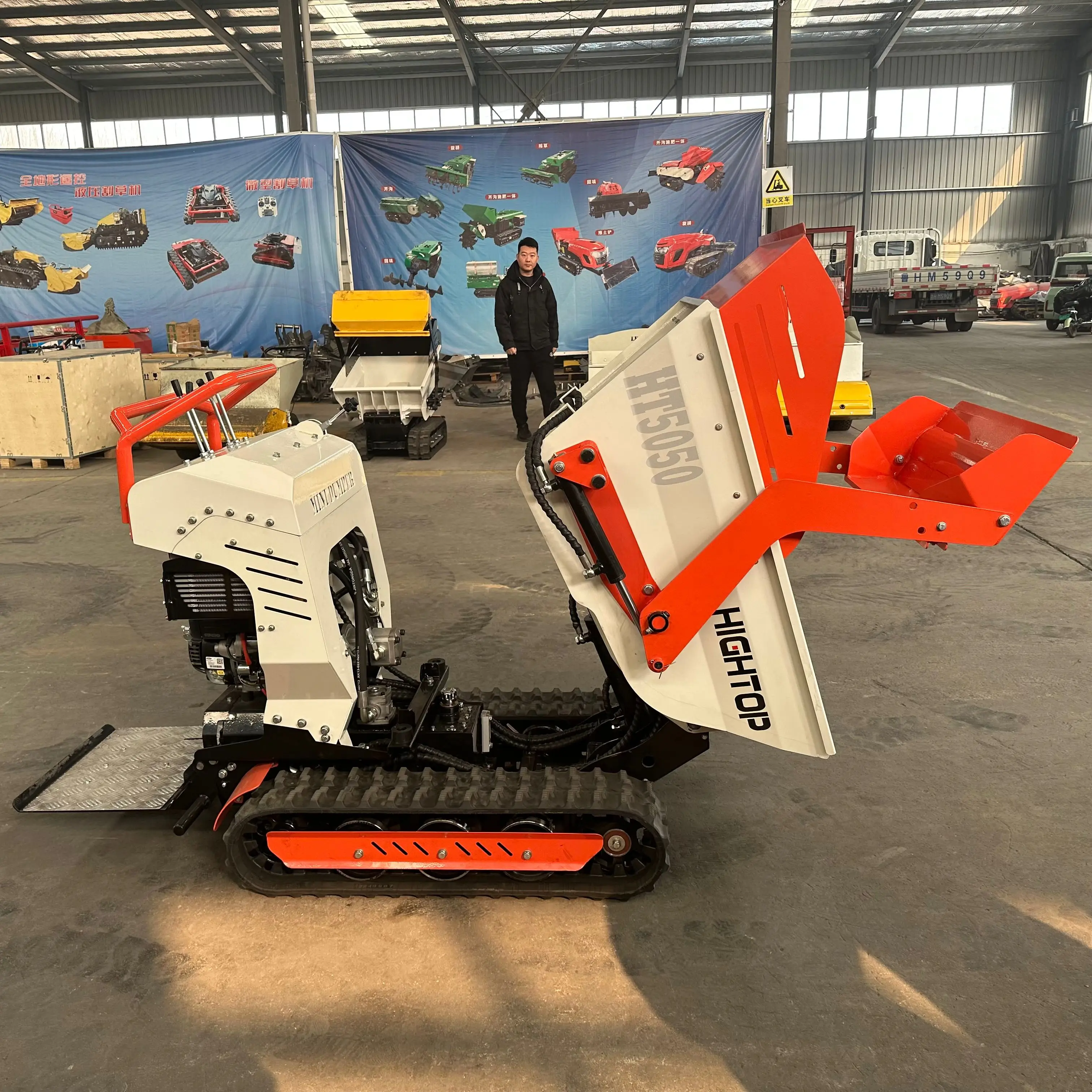 Factory 500Kg Load Capacity Engine Powered Rubber Track Mini Cart Transporter, Hydraulic Mini Dumper