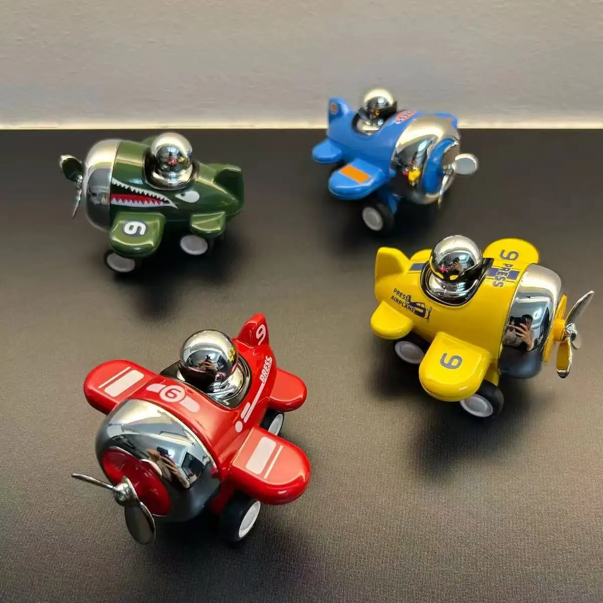 Mini Q Version Cartoon Alloy Plane Toy, Press to Slide Glider Model, Children's Pull Back (or Push) Aircraft Vehicle Gift