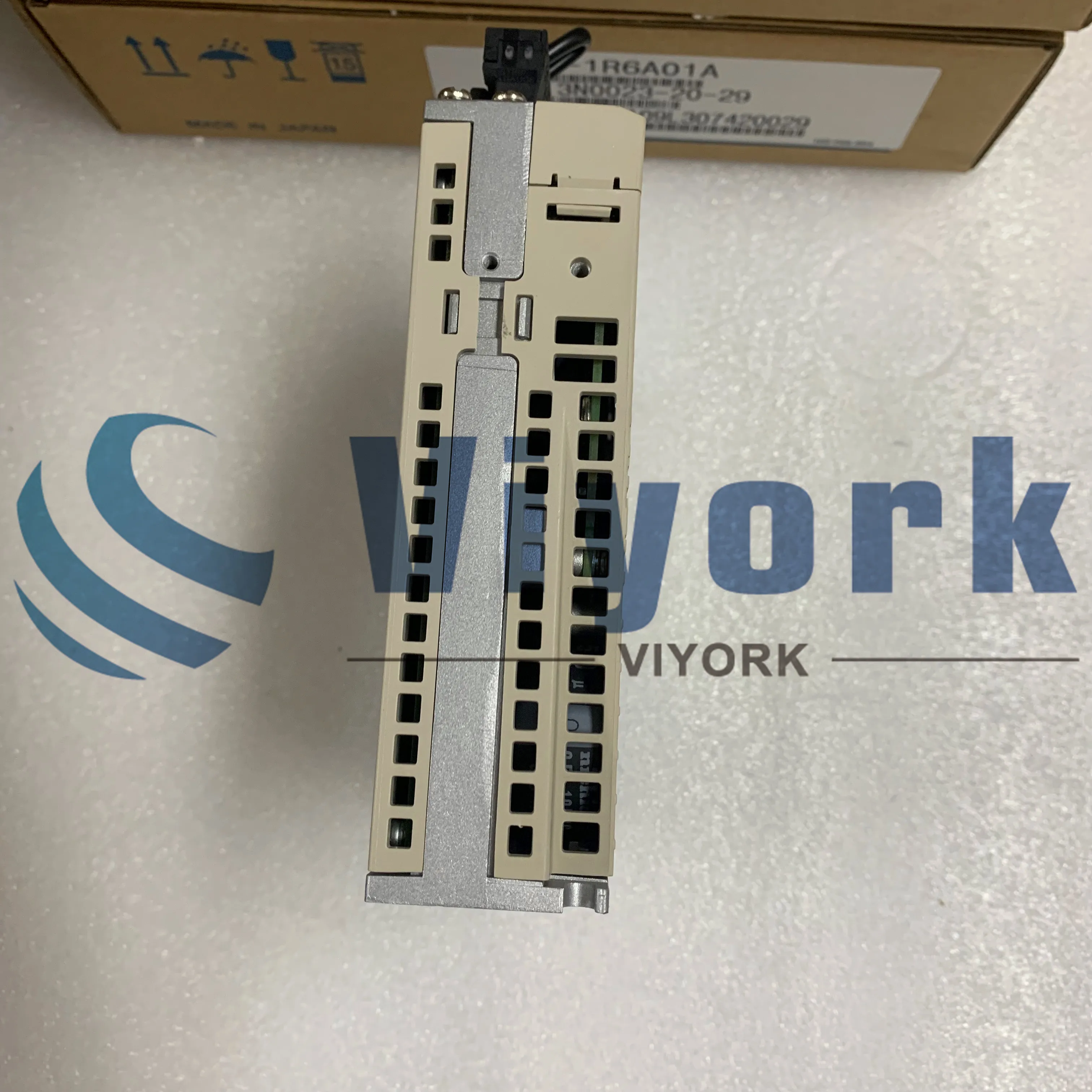 SGDV-1R6A05B SERVO DRIVE NEW