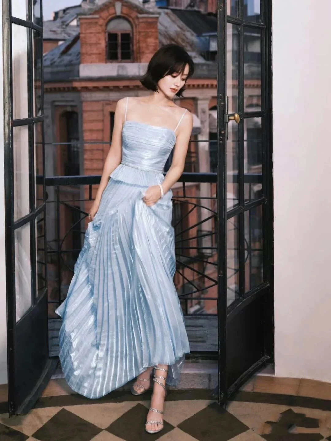 

Шифоновое платье Blue Metal Me со складками и плиссированной юбкой. Женская модная юбка трапециевидной формы с высокой талией и тяжелой вышивкой.