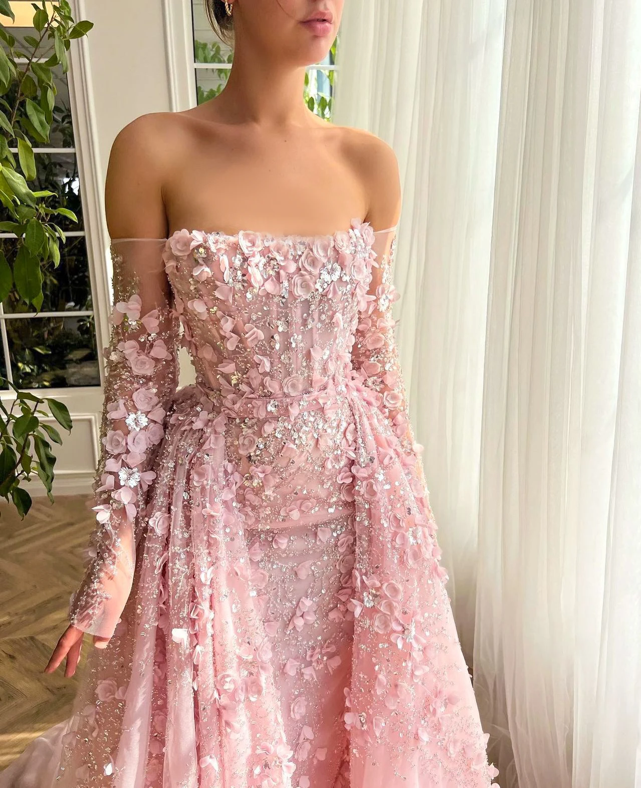 Sharon Said 3D-Blumen-Flieder-Luxus-Abendkleid aus Dubai mit Überrock in Flieder für arabische Frauen, Hochzeitsfeierkleid SS352, maßgeschneidert – Detail 7