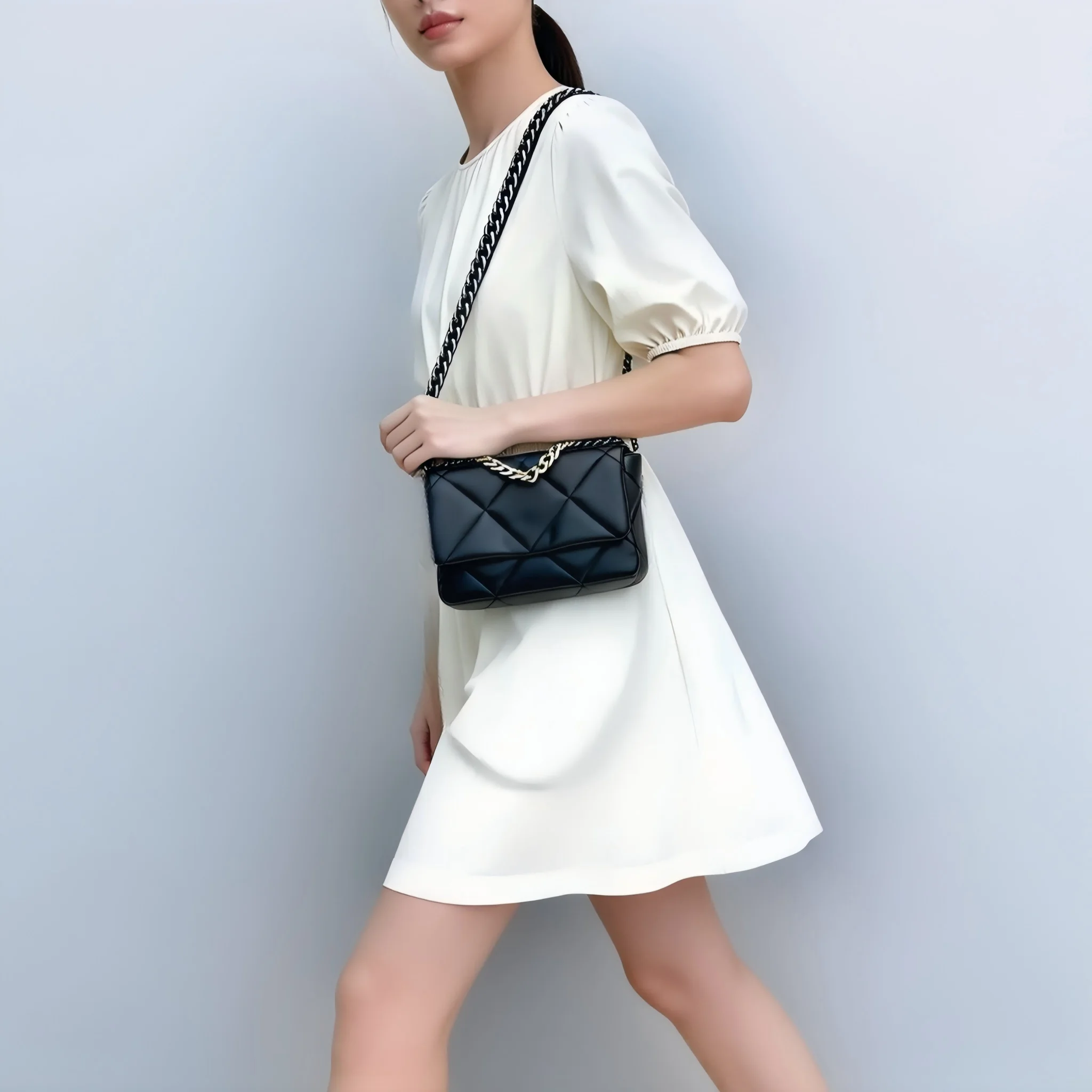 

Women's full-grain leather bag, spacious, stylish Korean-inspired design, versatile, genuine leather, can be worn over the shoul