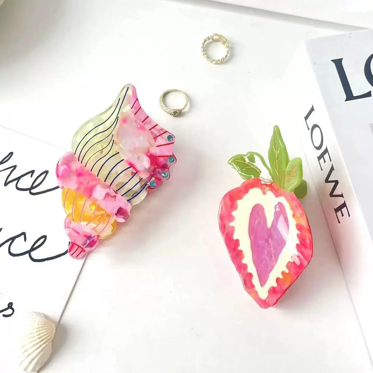

Sweet Heart Strawberry Hair Claw Acetate Rhinestone Conch Claw Clip Colorful Senior Fruit Hair Clips Hair Accessories for Girls