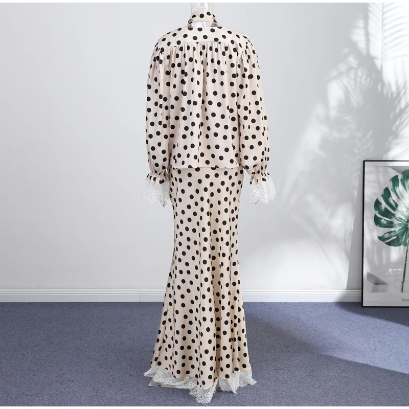 Damen Polka Dot Maxikleid mit Gürtel, tiefem V-Ausschnitt, langen Ärmeln, Satin-Kleider, Frühjahr 2026, lässige Alltags- und Abendgarderobe, schicke Robe – Detail 3