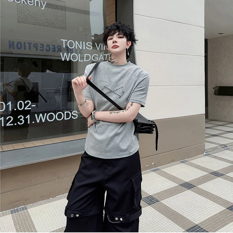 WTHT Vintage Men's Print Spliced Metal Rivets High Street T-shirt Fashion Stand Collar Short Sleeves Top Male 2026 Summer 2A3109