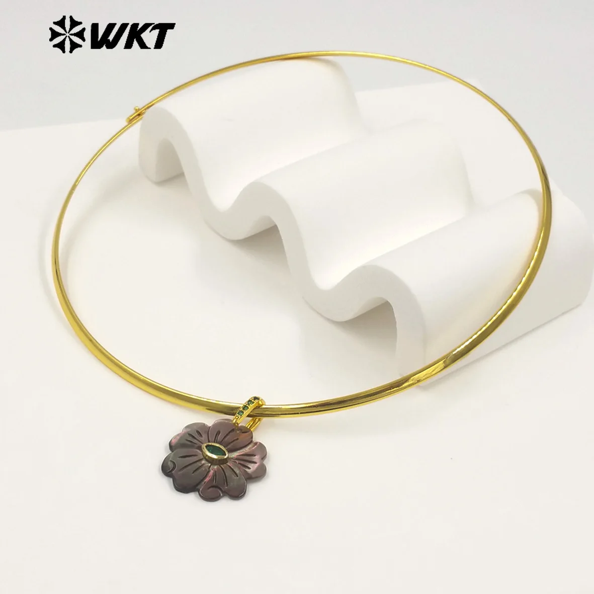 WT-JN390 Luxury Wonderful Zircon And White Shell Flower Shape Pendant Gold Necklaces Choker For Friends Birthday Gifts