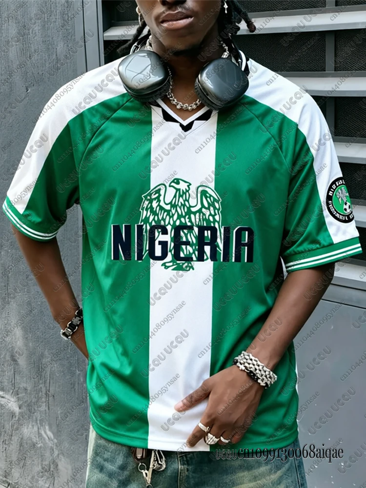 Sommerliche klassische Retro-Fußballtrikots für Herren im Vintage-Nigeria-Stil, schnelltrocknend, atmungsaktiv, V-Ausschnitt. – Detail 5