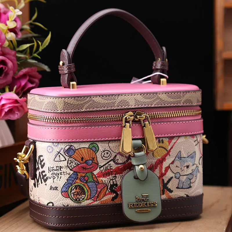 

Изысканная и роскошная сумка-ведро с шикарным граффити в виде милого медведя и премиальным кулоном, новая модная женская сумка-кроссбоди в форме коробки