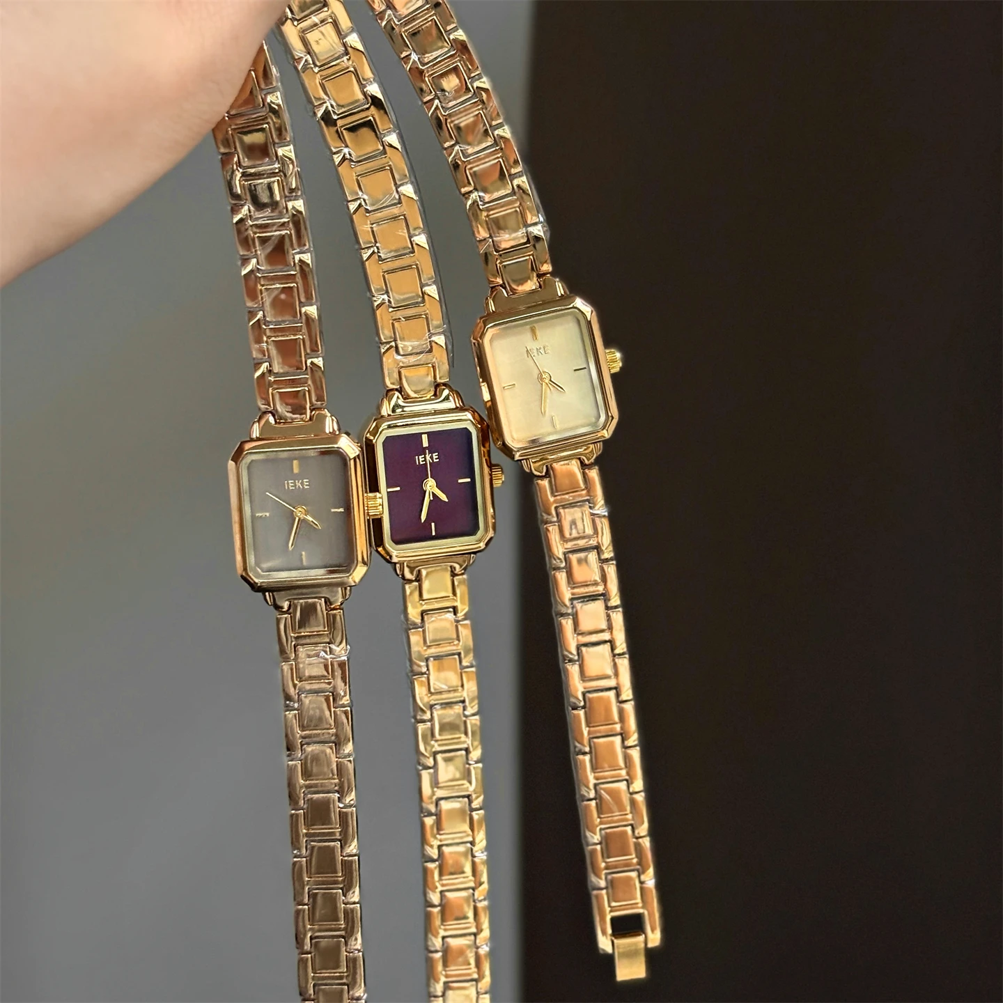 

Niche French square watch female minimalist temperament student small exquisite high sense metal quartz women's watch