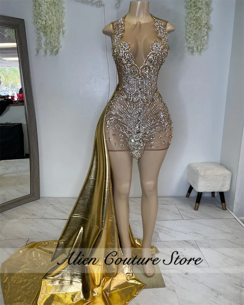 Abito corto da ballo corto con strass dorati scintillanti Perline glitterate Diamanti Abito da festa di compleanno in cristallo Abito da treno in pelle personalizzato