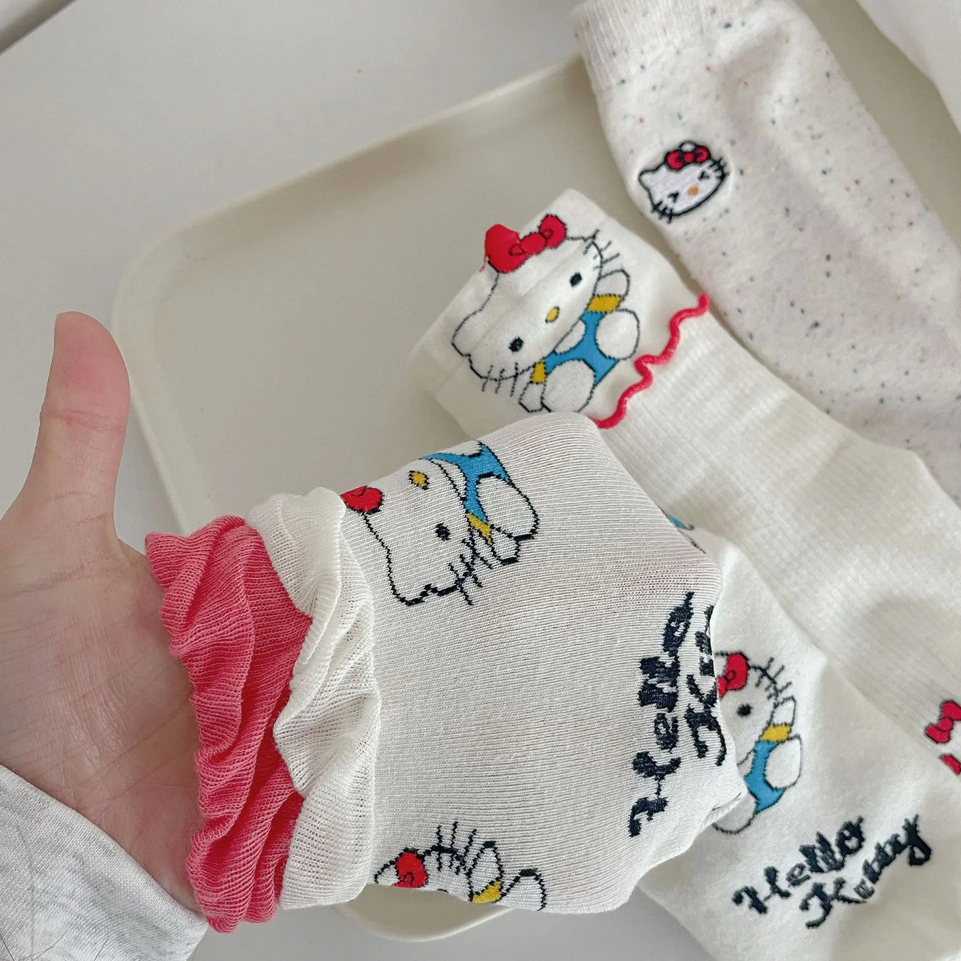 4 Pairs Of Women's Sanrio Sweet Cartoon Hello Kitty Series Fabric Label/Embroidery/Dotted Yarn/Letter Versatile Casual Long Sock - view 4