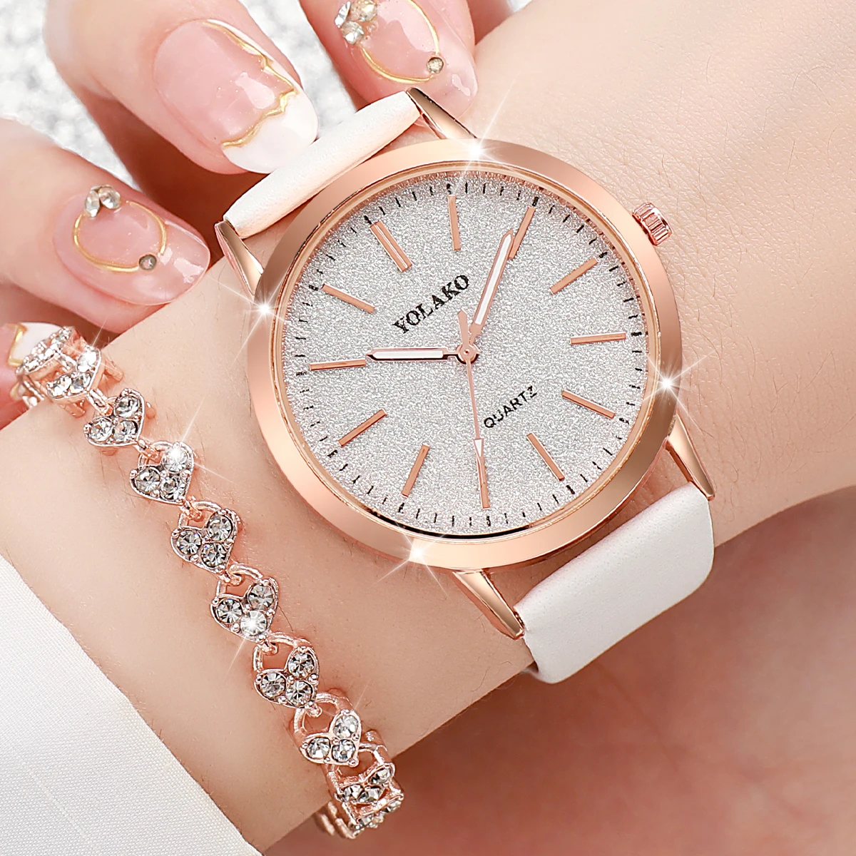 2PCS/Set Women\'s Watch Fashion Leather Band Quartz Watch Full Diamond Heart Bracelet Set（Without Box）