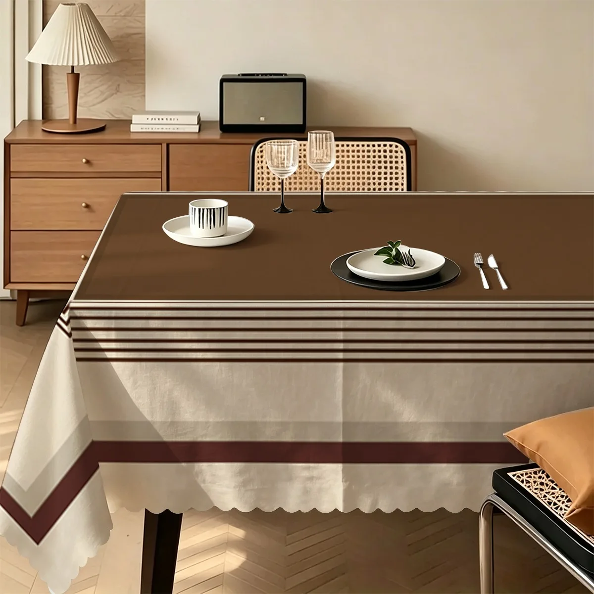 Simple, light, luxurious and retro style, with a mild and sophisticated atmosphere throughout the year.