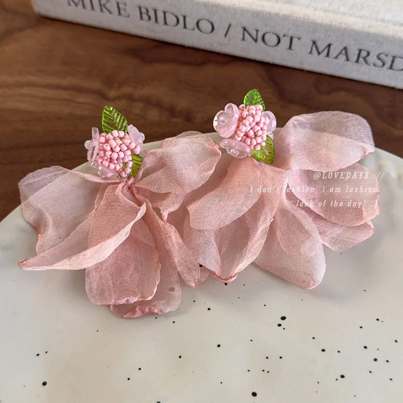 

Розовые шифоновые серьги-лепестки для женщин, милые романтичные висячие серьги, модные украшения для летнего пляжного отдыха, легкие и стильные.