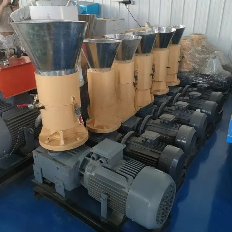 Multifunctional flat-die granulator for the production of organic fertilizers and livestock feed from agricultural by-products