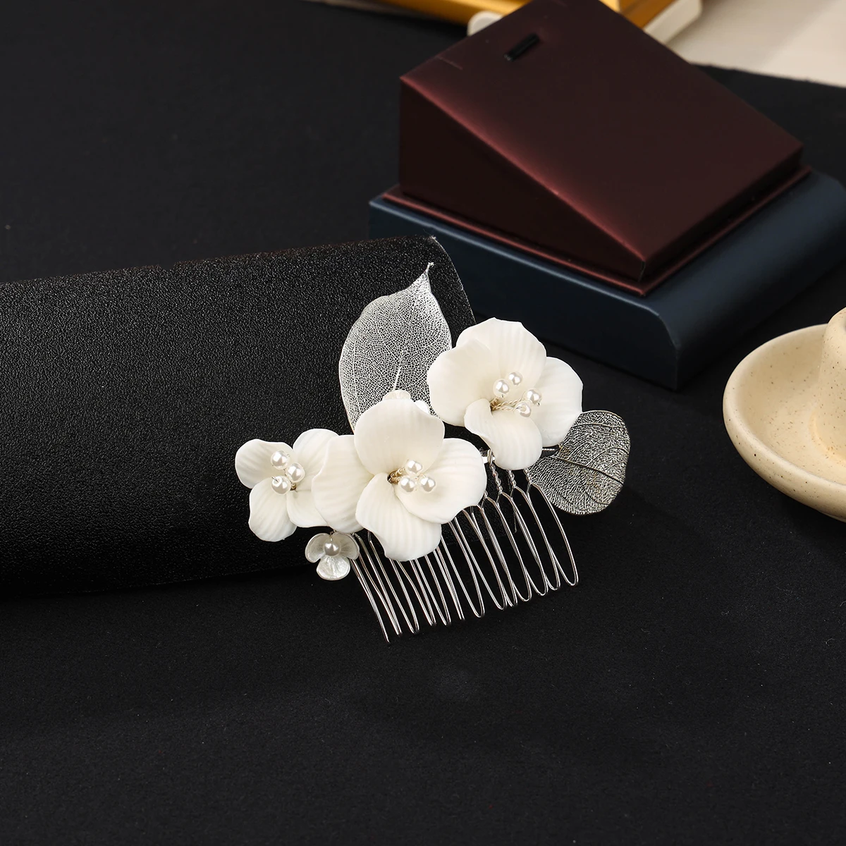 Adorno para el pelo de boda de flores de porcelana, tiara nupcial de hojas plateadas, adorno para el pelo de perlas para damas y niñas