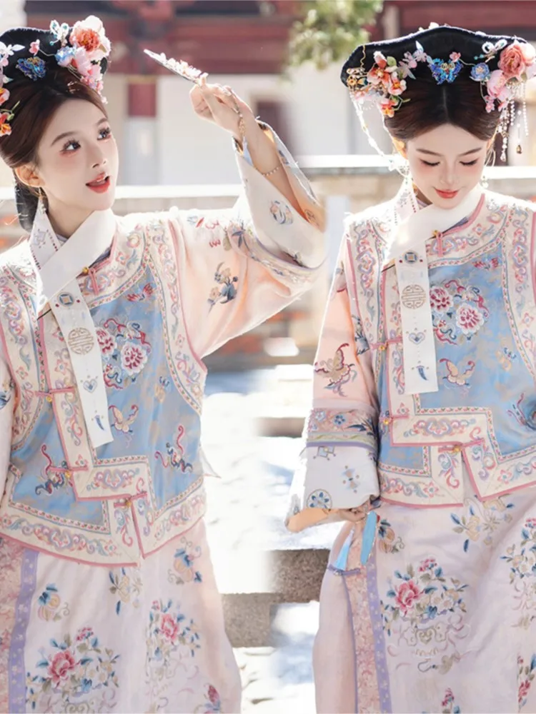 

A two-piece set of Hanfu printed ancient costume cheongsam for women's travel photography