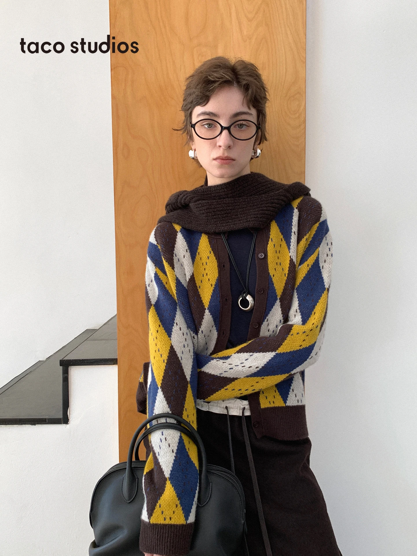 

Женский кардиган Taco Studios из 100% шерсти, вязаный, длинный, с круглым вырезом, в стиле ретро, с цветным ромбовидным узором, с эффектом стройности