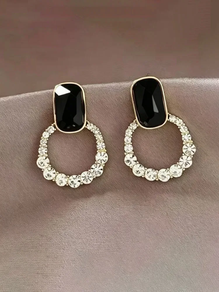 Irregular geometric shape earrings, adorned with luxurious and splendid designs. Perfect for elegant and refined ladies at forma