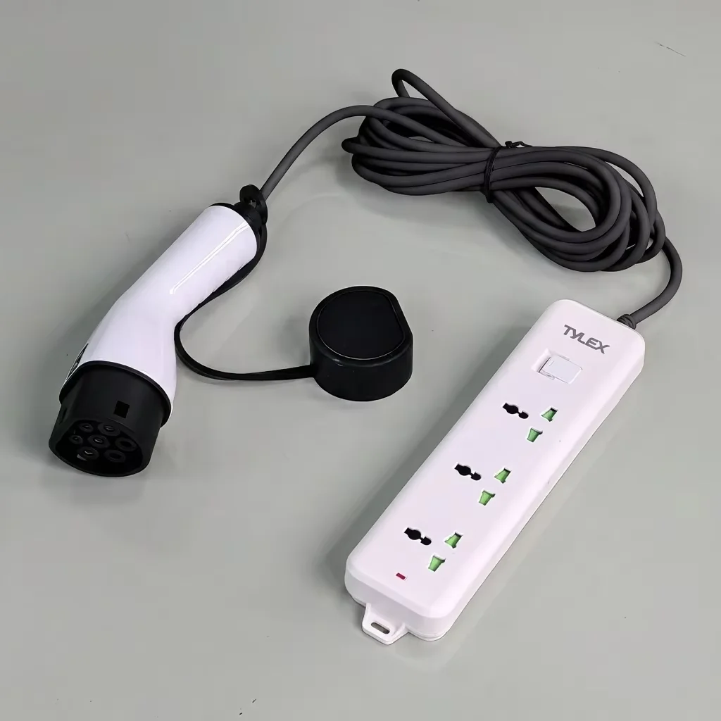 

European Type 2 V2L New Energy Discharge Gun 5M Power-off Socket Universal 220V 16A AC Charging Pile Electric Vehicles Outdoor