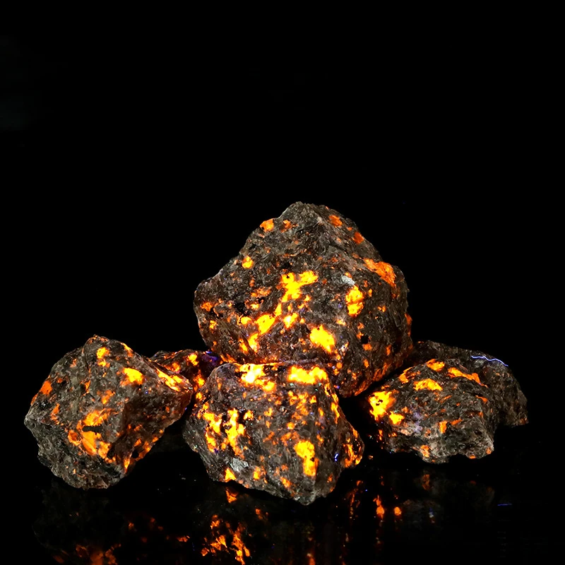 Natural Yooperlite  Raw Stone UV Fluorescent Crystal Aromatherapy Stones Fish Tank Decoration Home Decor Mineral Specimen Gift