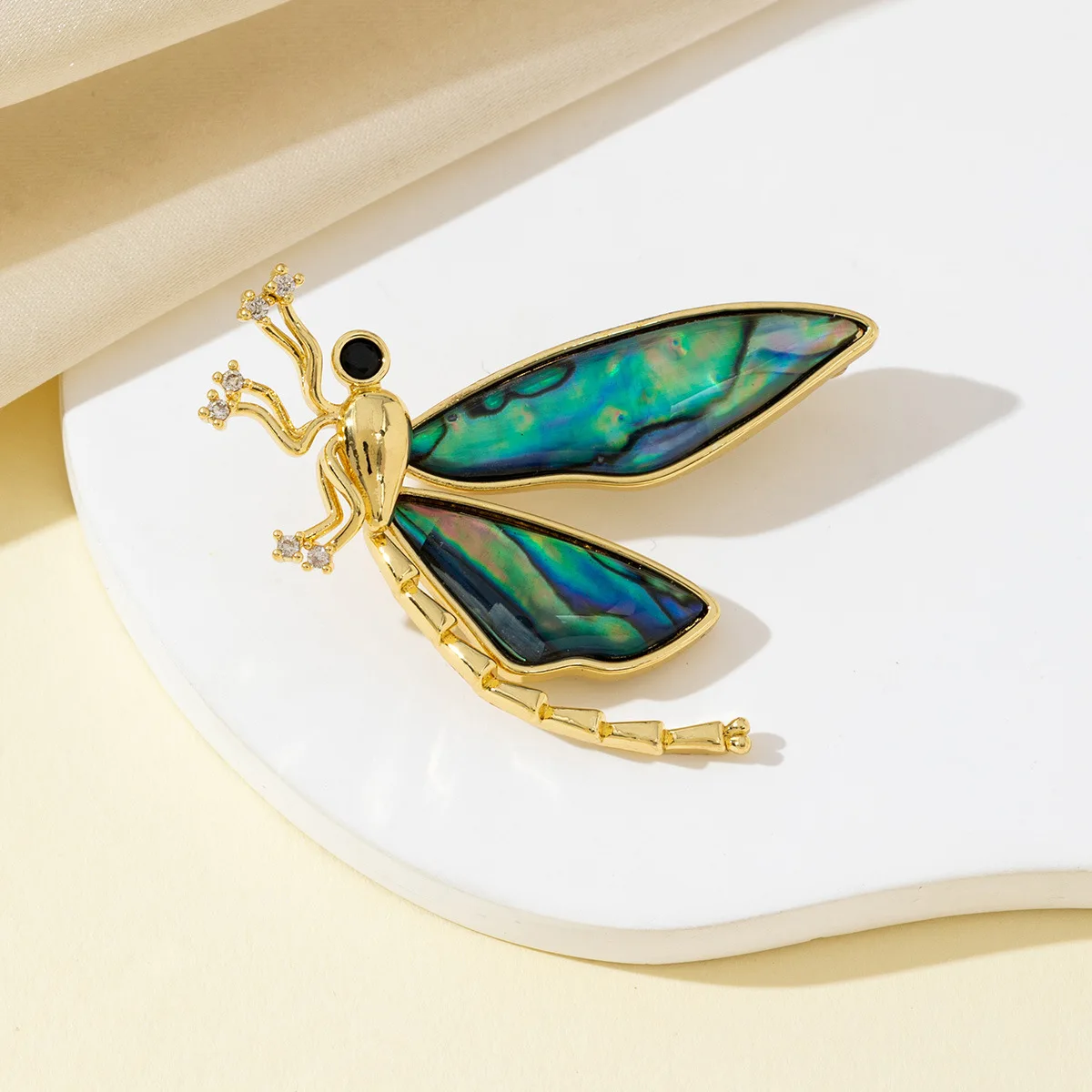 Creative new product: natural shell dragonfly design, elegant high-end suit jacket, can be customized