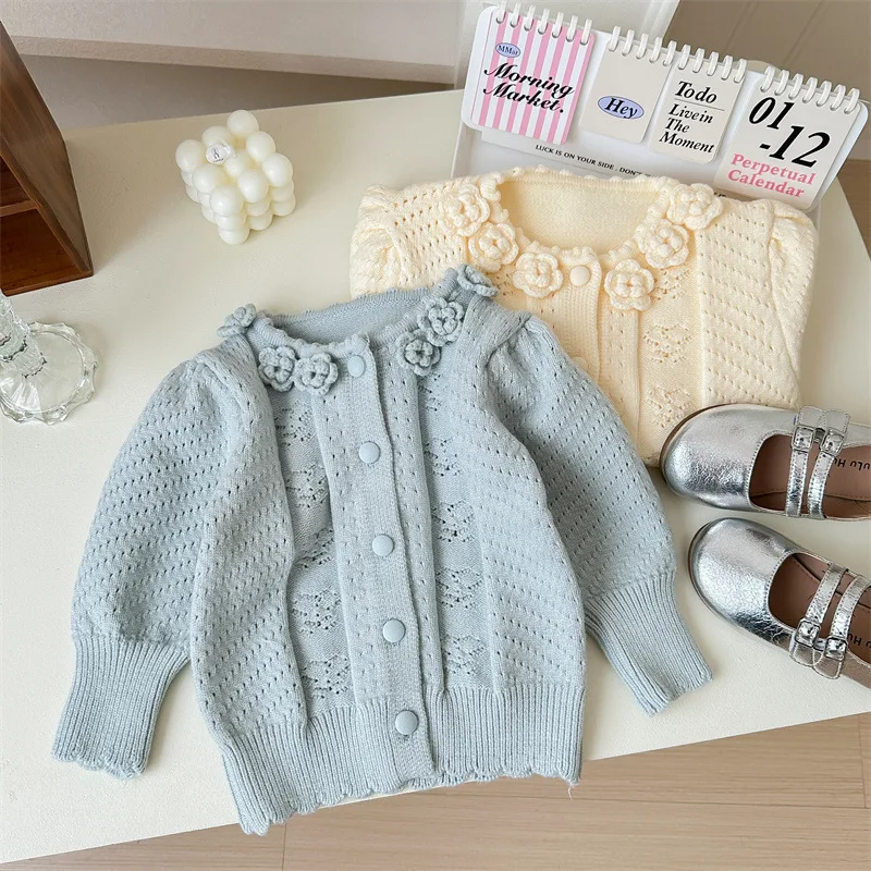 Girls Sweater Jacket Spring and Autumn 2024 New Childrens Flower Autumn Knitted Cardigan Baby Solid Color Sweet Sweater