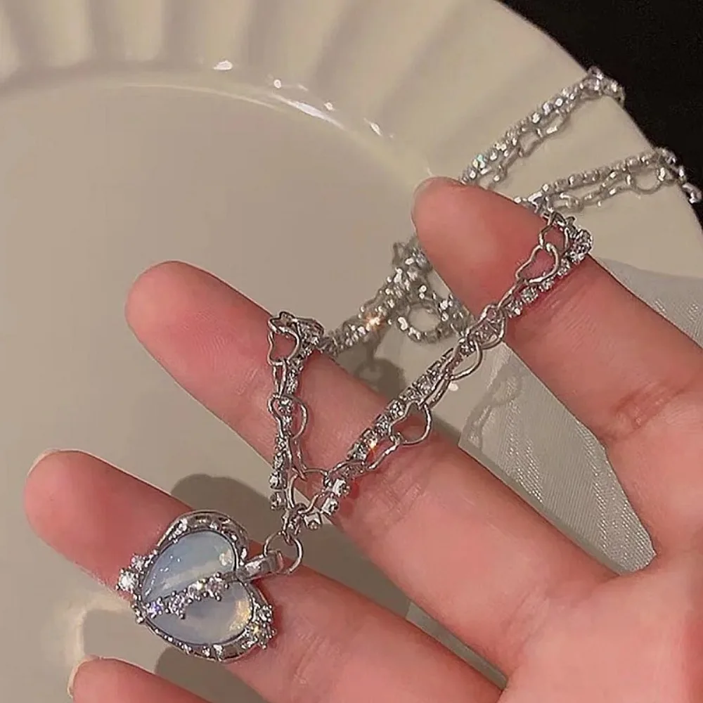 Creative Heart Pendant Necklace Shiny Rhinestone Alloy Chain Necklace Zircon Clavicle Chain Fashion Jewelry