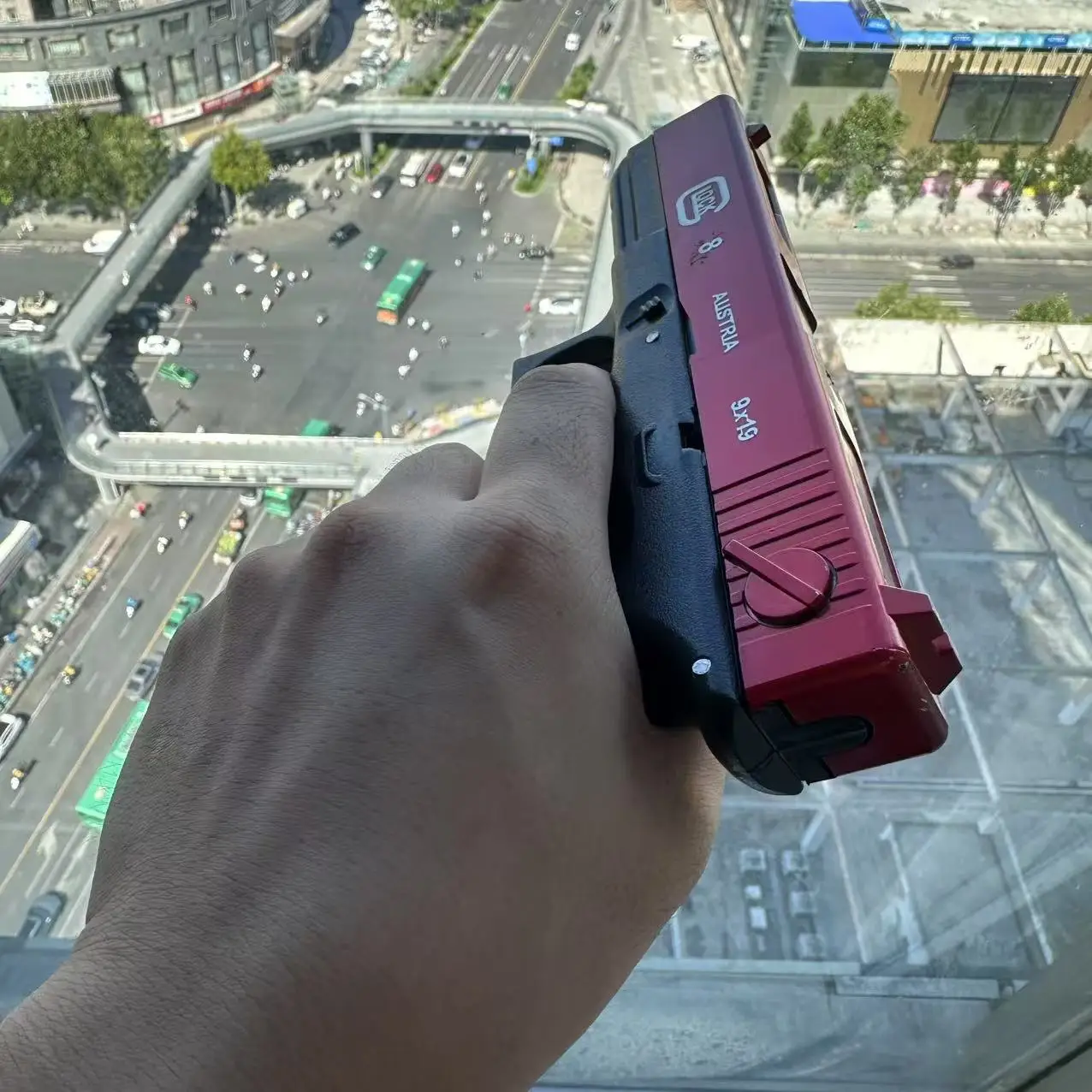 2025 جديد عيد الميلاد G17 سبيكة مسدس لعبة الحرائق 6 مللي متر الرصاص البلاستيكية مسافة إطلاق نار قوية 50 متر بعيدا هدية عيد ميلاد للأطفال