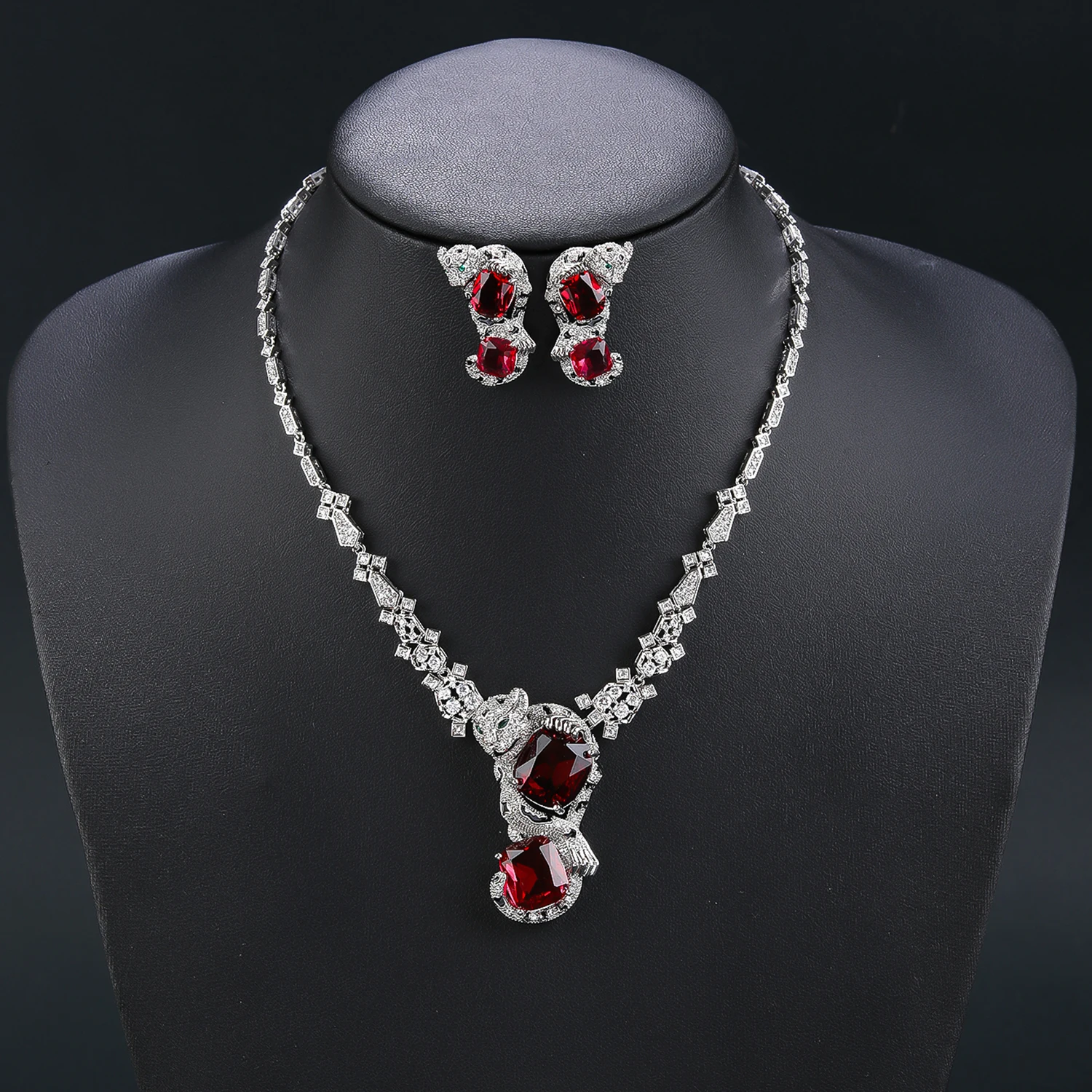 

Fashion Retro Cubic Zirconia Animal Leopard Necklace Earrings Set Ladies Jewelry Wholesale CN11241