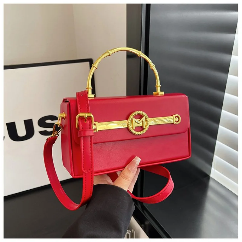 プレミアムレザー製のファッショナブルなレディースメッセンジャーバッグは、パリのカジュアルなヴィンテージシックな外観を誇ります。