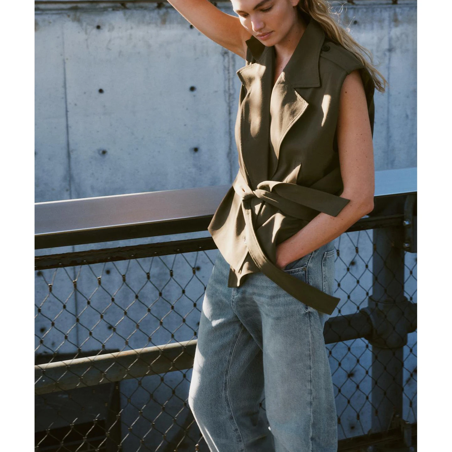 mat Sle Women's Vest New Autumn Collection Double-Breasted Svel Collared with Belt oulder Pad 2025 Fall Season