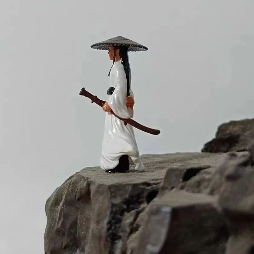 Resin Bonsai Suiseki Micro Landscape Decoration:knight-errant White