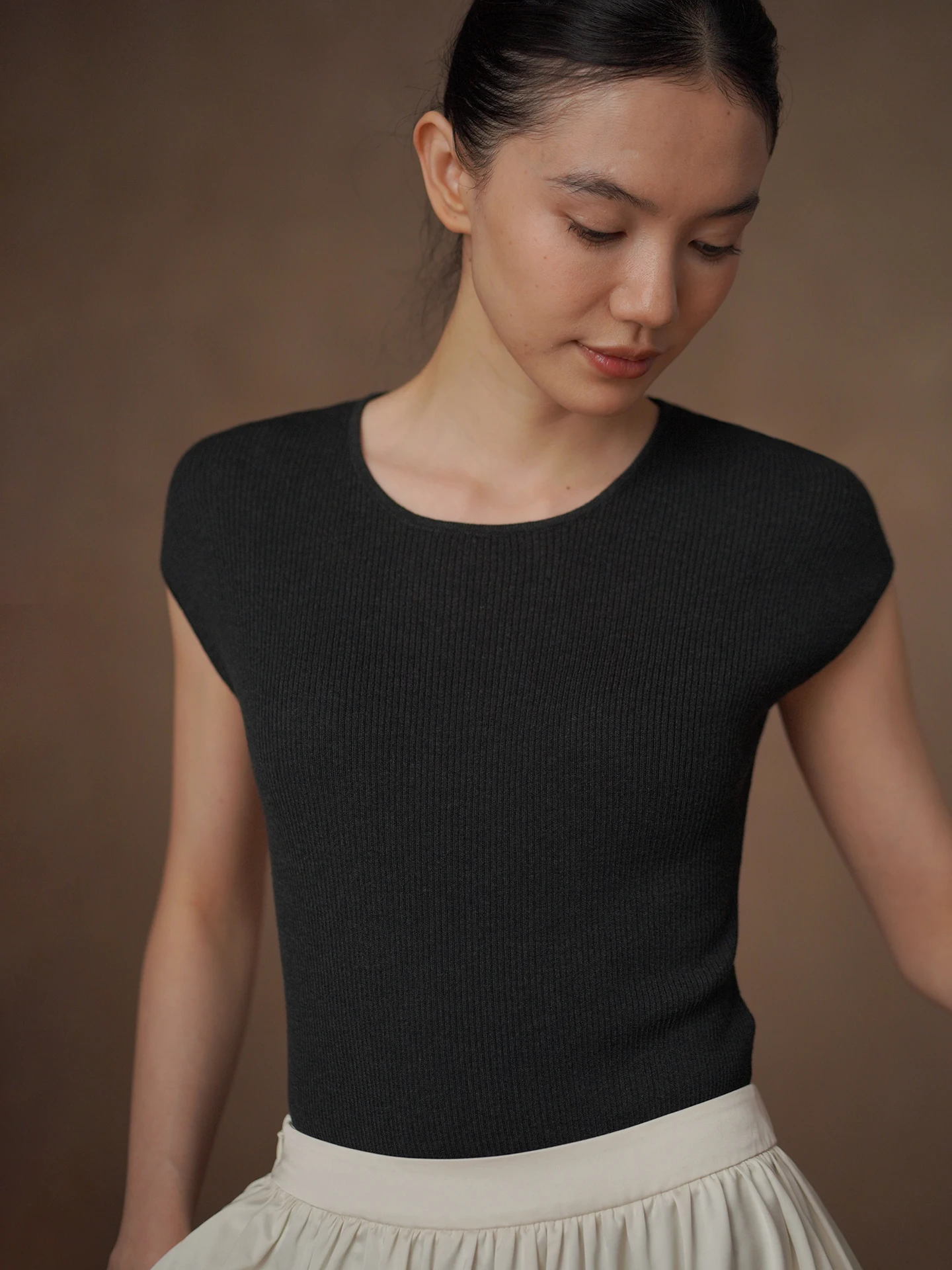 

Hacikis Minimalist Wool Knitted round Neck Top Women's Slim Fit Shoulder Wrap Commute Ice Sensation Soft Medium Nylon Blend