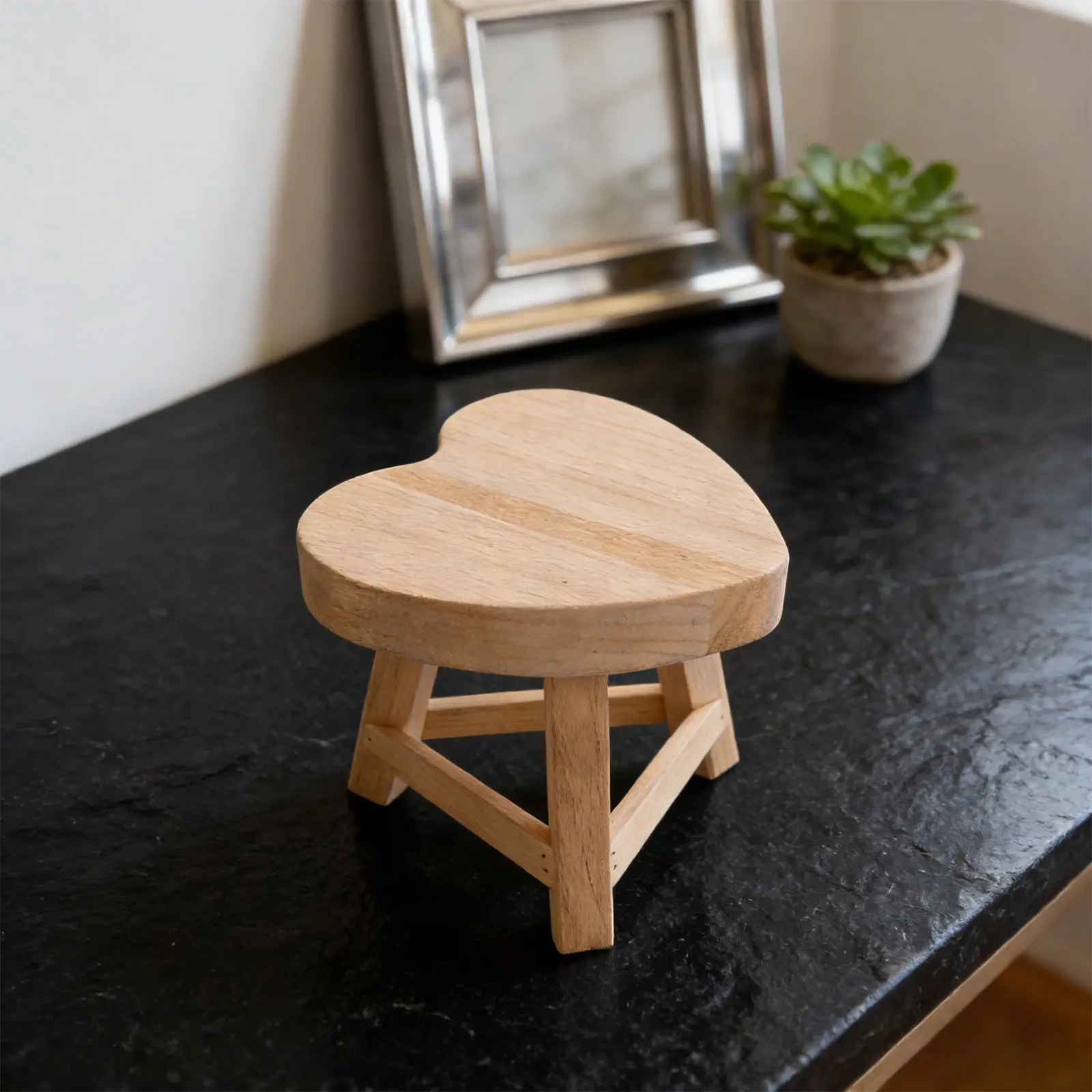 Small Decorative Wood Pedestal Stand Heart Shape Plant Display Riser Stool for Home Tabletop Wooden Display Stand