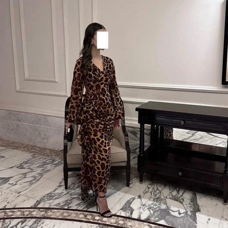 

2025 г., весна-лето, Ближний Восток, элегантное сексуальное шифоновое бальное платье с леопардовым принтом и v-образным вырезом, длинными рукавами